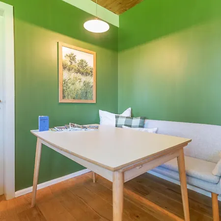 Rousehues * Risum-Lindholm