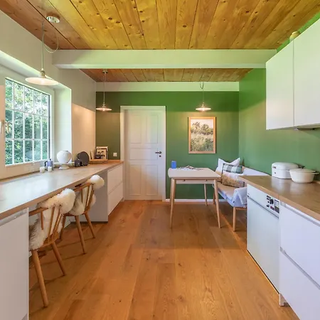 Rousehues Дом отдыха *