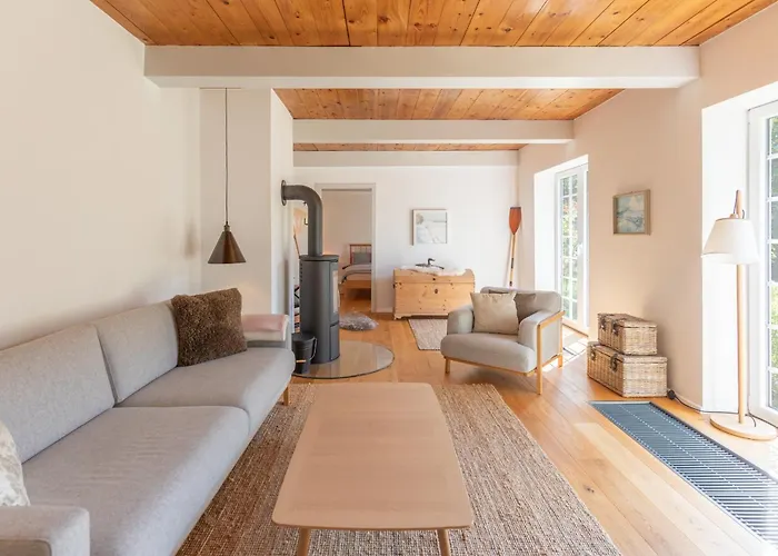 Rousehues * Risum-Lindholm