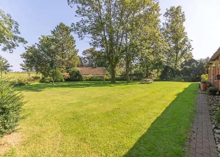 Rousehues Feriehus Risum-Lindholm