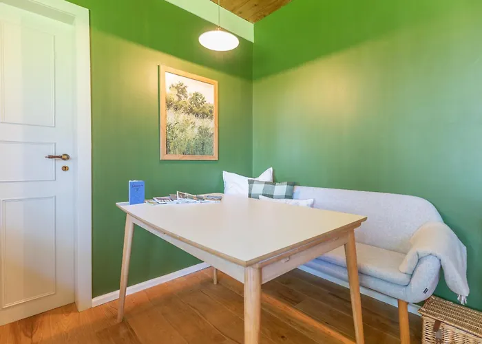 Rousehues * Risum-Lindholm